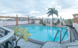 Urban Travellers Hotel by RedDoorz