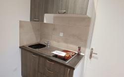 small new studio – les amandines –