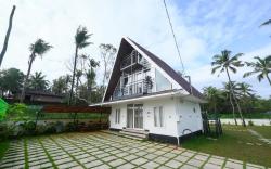 Vadanapilly Beach Villa for 8-10 adults