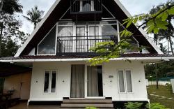 Heaven-Vadanapilly Beach Villa with Sunset Balcony