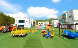 Wonder Kids Pool Villa