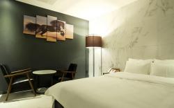 Gangnam YAJA Gangnam Nonhyeon Branch