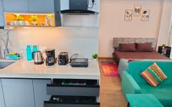 Turquoise Home Luxe Studio Near Airport Symbiosis