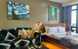 Warm & Stylish Staycation-Ready Studio at Gramercy