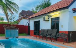 The 5R, 20 Pax Family, Back Pool A famosa villa