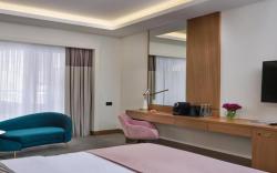 Hotel Empire Suites Near Delhi Airport