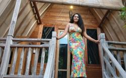 Rustic Charm: 1BR Wooden Cabin & Expansive Garden