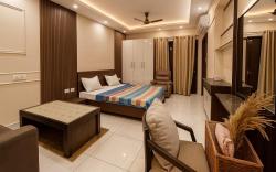 Elegant Studio in Central Noida