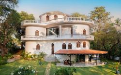 SaffronStays Amarah - Luxe Pool villa, Assagao