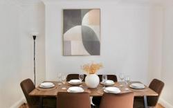 Budget double room, shared lounge, and Garden home