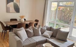 Large Double room, shared lounge, Garden home