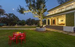 SaffronStays 7 Seas:7BR luxury pool villa, Alibaug