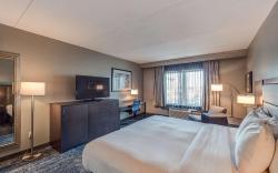 DoubleTree by Hilton Hotel Bloomington