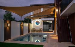 Little City Cabin with A VIEW