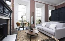 Superior 1st Floor Studio w/City Views