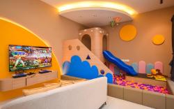 【Bathtub】The Castle Slide with Ball Pool @DangaBay