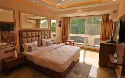 FlxHo Horizon ONE - Luxury Hotel & Residences Golf Course Road, 2 Min from 42-43 Metro Station