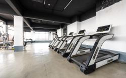 Modern & Cozy 2BR Stay |Walk to Shops & Landmarks