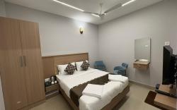 Hotel Royal Inn Near US Consulate, Apollo Hospitals