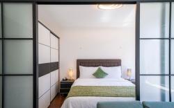 Tyms Premium 1BR 1 Living Apartment Steps 