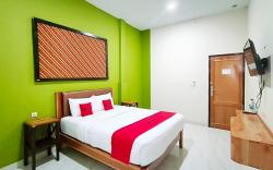 RedDoorz @ Flory Hotel Jalan Parangtritis