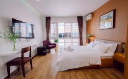 NVN201 - Minimalist Studio - Large Window