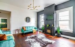 PRIME Location - CLEAN - Top Rated - Parking Free