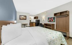 HomeTowne Studios by Red Roof Buffalo - Niagara Airport