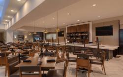 DoubleTree Suites by Hilton Hotel Nashville Airport