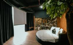 Love In The Atlantis Hotel