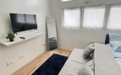 Holly's Place by Motorists Transient House