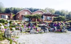 Choongju Garden Arirang Pension
