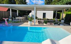 Luxuriöses großes Haus + Pool + Garten + Koi-Teich