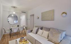 2-Bedroom Apartment with A/C – Canal St Martin