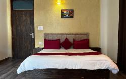 MOONSHIVA STAY and CAFE