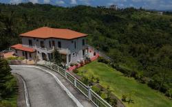 Serene Holiday Home Mt Taal View