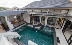 White berry pool villa aonang