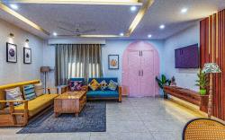 Snowdrop 3BR-FF| Mall road Mussoorie by Homeyhuts
