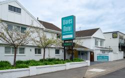 Waves Motel and Apartments