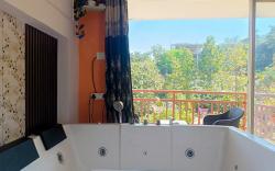 Luxurious Jacuzzi Suite