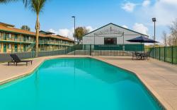 Red Lion Inn & Suites Lemoore