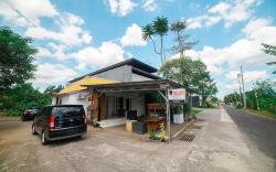 Halona Taraman Guest House by Yurooms