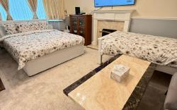 2 Beds Couple/Family Private Room in Birmingham