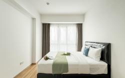 1BR near Mall at M-Town Signature By Travelio