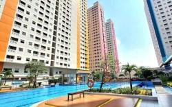 Cozy Two Bedroom at Apartment Green Pramuka City