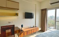 Modern Studio Near Bombay Hospital |Juliet Balcony