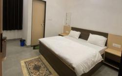 FabHotel Radhy Sham - Khatushyam temple 500 meters