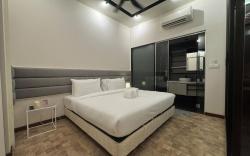 Expressionz B1306 1BR KLCC by Laze Home