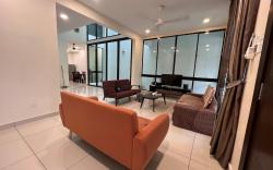 Mount Austin 4bed4bath 16pax