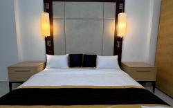 1702 - 1b Luxurious apartment near powai lake